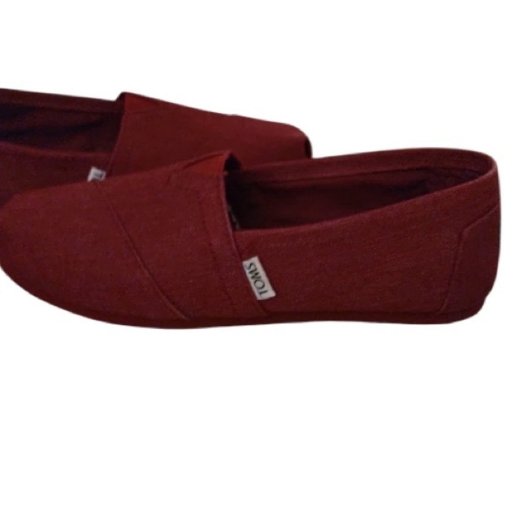 Tom’s Ladies Casual Shoes NEVER WORN/comes with original box.